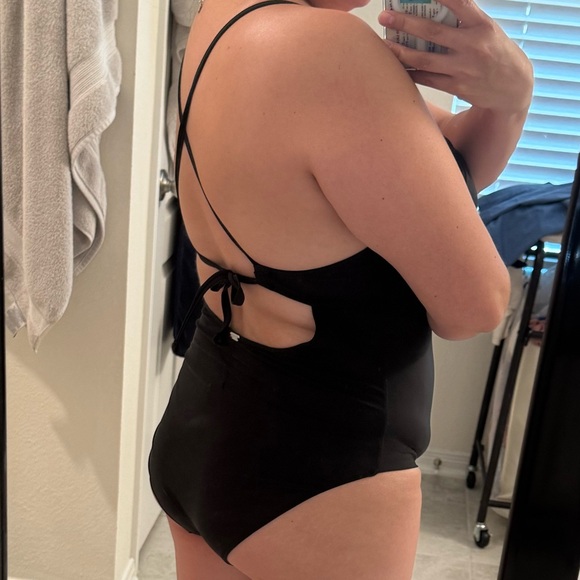 Adore Me Women's Annabee One Piece Swimwear Jet Black. - Picture 8 of 10